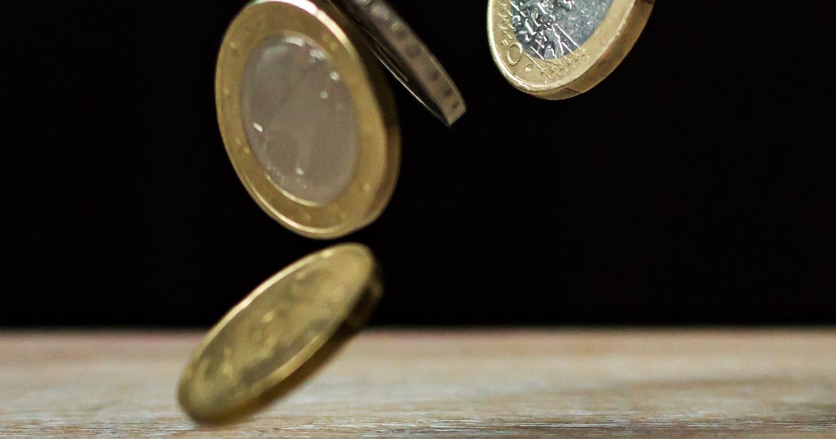 Des pièces en euros empilées